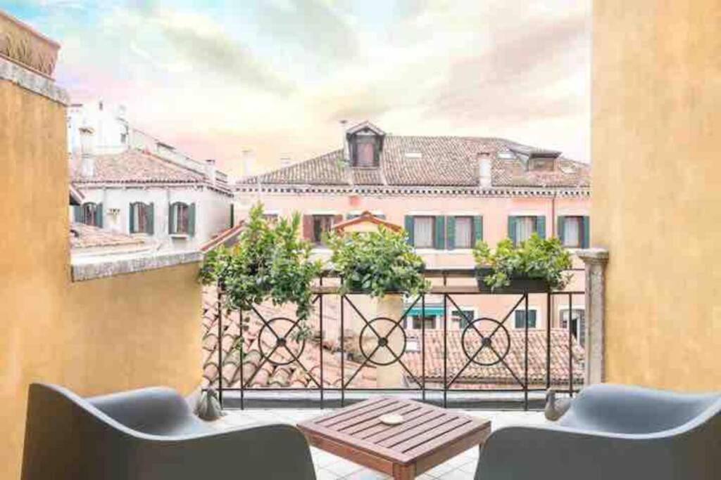 Ca' Pesaro Rooftop Terrace Apartment. เวนิส ภายนอก รูปภาพ