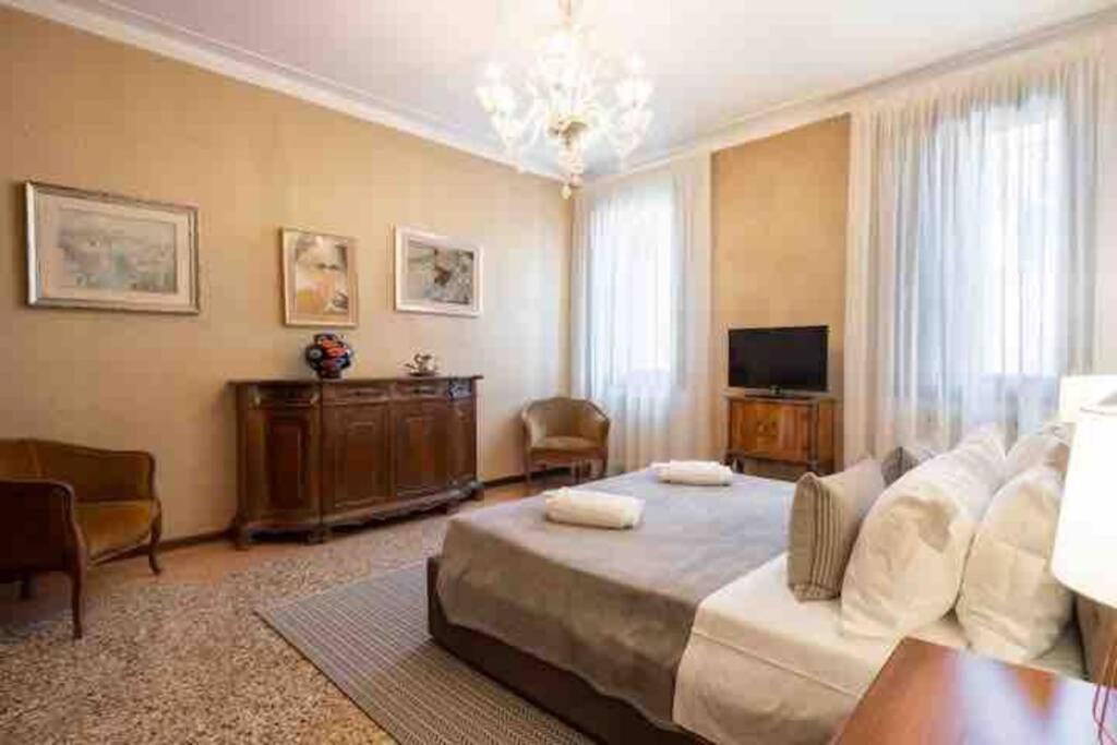 Ca' Pesaro Rooftop Terrace Apartment. เวนิส ภายนอก รูปภาพ